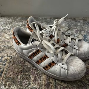 Adidas leopard sneaker superstar